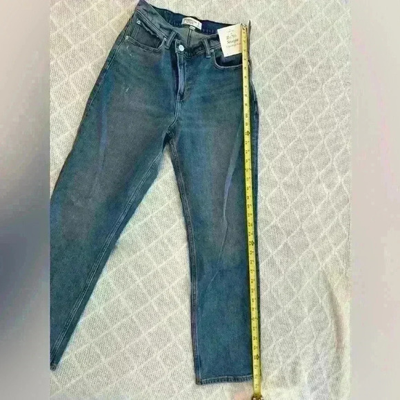 Abercrombie & Fitch Women’s Curve Love Ultra High Rise 90’s Straight. 27/4 Short - Picture 4 of 9